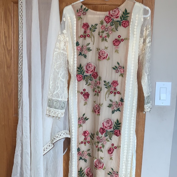CUTE Pakistani outfit - Picture 7 of 9